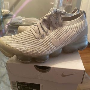 Women’s Nike sneakers